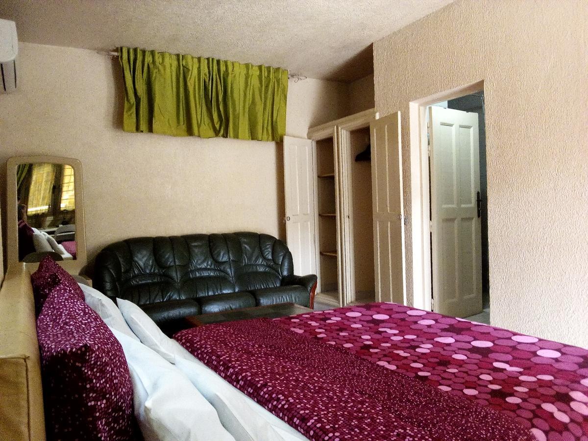Hotel Saint Thomas Ломе Экстерьер фото