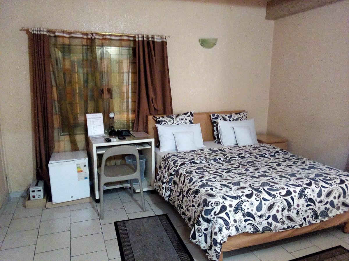 Hotel Saint Thomas Ломе Экстерьер фото